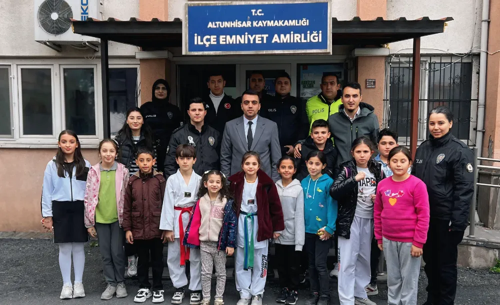Altunhisarlı sporcular polis büyüklerini unutmadı 